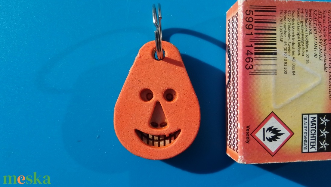 Narancssárga, Vidám Busó kulcstartó. Gumírozott felület gravírozott alappal. Vidámaknak jár, búsulóknak vidító ajándék - táska & tok - kulcstartó & táskadísz - kulcstartó - Meska.hu