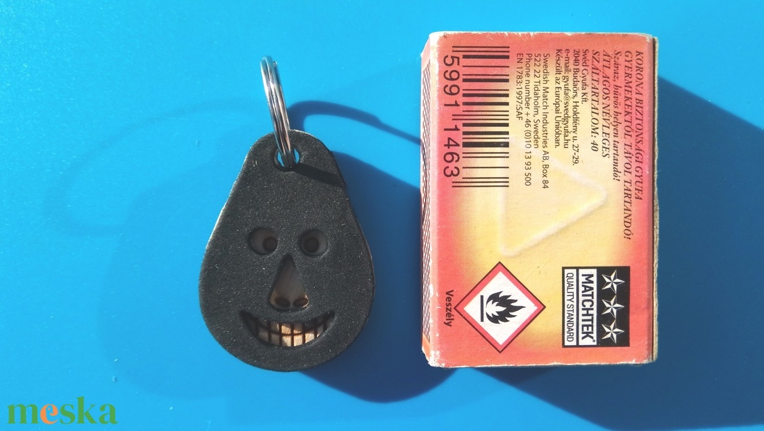 Fekete, Bankrabló Busó kulcstartó. Gumírozott felület, gravírozott alappal. Vidámaknak jár, búsulóknak vidító ajándék. - táska & tok - kulcstartó & táskadísz - kulcstartó - Meska.hu