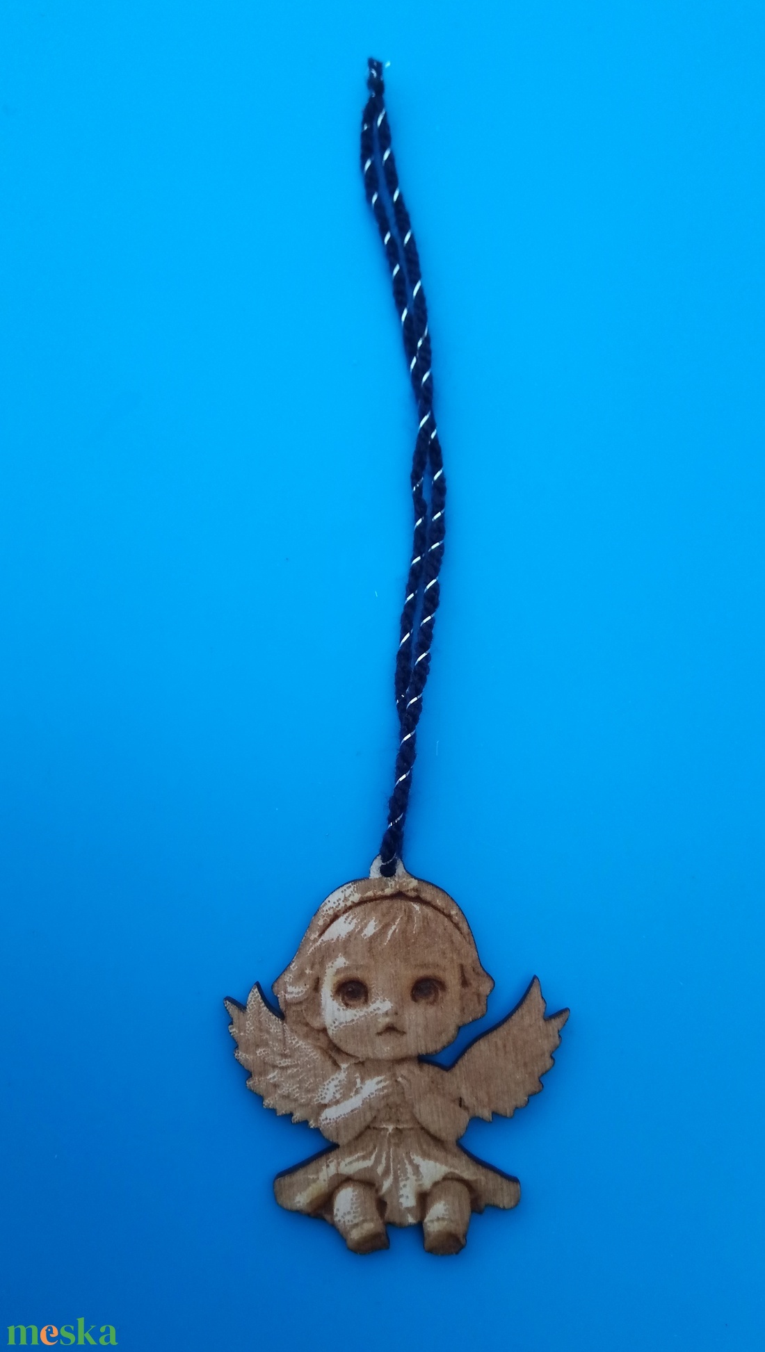 Angyal lányka gravírozott karácsonyfadísz. vagy visszapillantóra, hátizsákra, táskára, gyerekszobába szekrényajtóra. - karácsony - karácsonyi lakásdekoráció - karácsonyfadíszek - Meska.hu