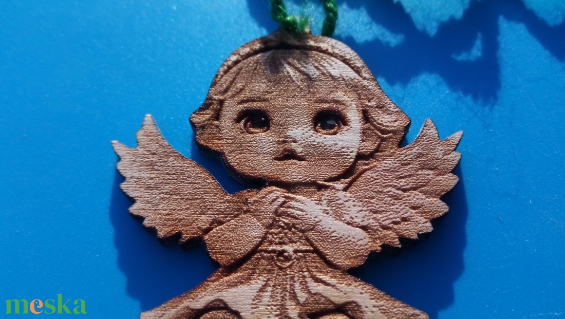 Angyal lányka gravírozott karácsonyfadísz. vagy visszapillantóra, hátizsákra, táskára, gyerekszobába szekrényajtóra. - karácsony - karácsonyi lakásdekoráció - karácsonyfadíszek - Meska.hu