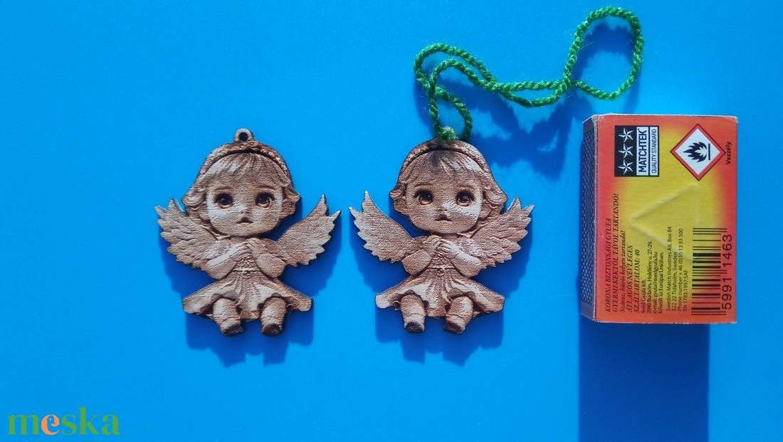 Angyal lányka gravírozott karácsonyfadísz. vagy visszapillantóra, hátizsákra, táskára, gyerekszobába szekrényajtóra. - karácsony - karácsonyi lakásdekoráció - karácsonyfadíszek - Meska.hu