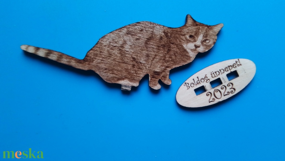 Saját fotód alapján készített gravírozott vitrin dísz. Egyedi talpfelirattal, kétoldalas kidolgozással. (2 db csomag.) - esküvő - dekoráció - asztaldísz - Meska.hu