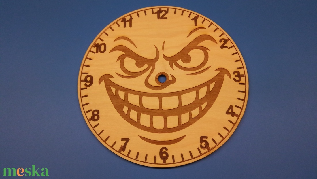 Gonosz mosoly falióra. Gyereknek, felnőttnek, ha szeretik az effajta, groteszk humort. Nappaliba, hálószobába, garázsba. - otthon & életmód - dekoráció - fali és függő dekoráció - falióra & óra - Meska.hu