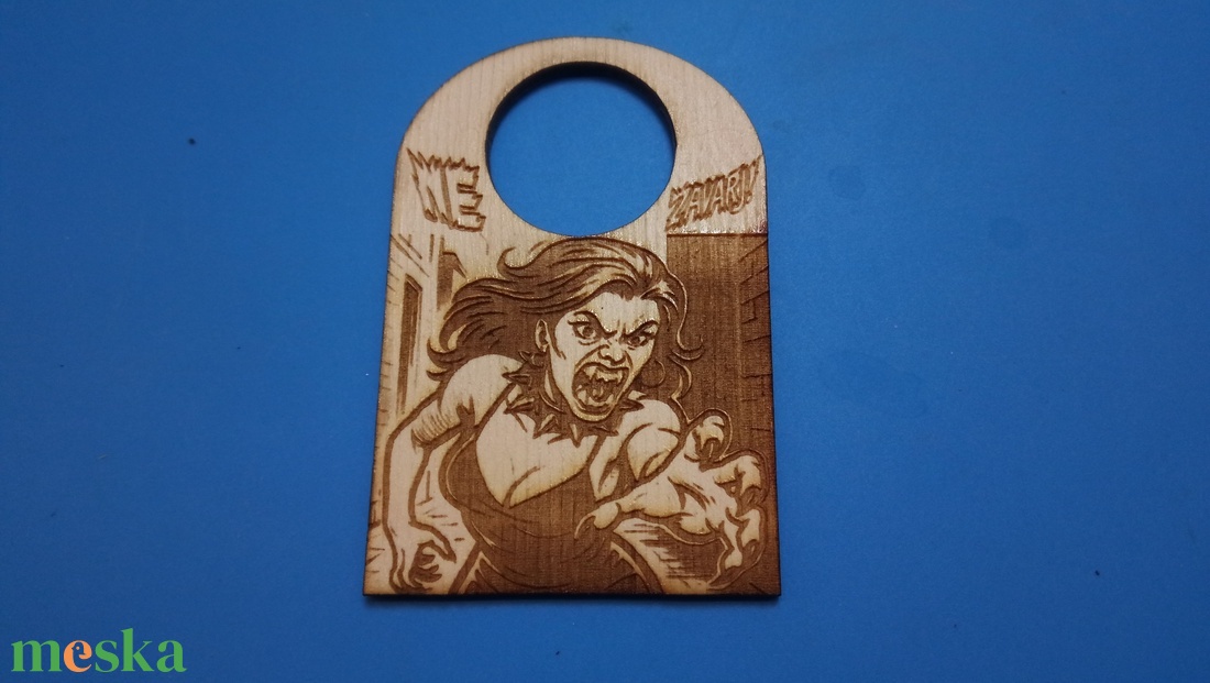 NE ZAVARJ! tábla. Vicces, humoros Netábla, amely zombi támadással fenyehet belépés esetén. Érdemes komolyan (meg)venni!  - esküvő - dekoráció - tábla & jelzés - Meska.hu