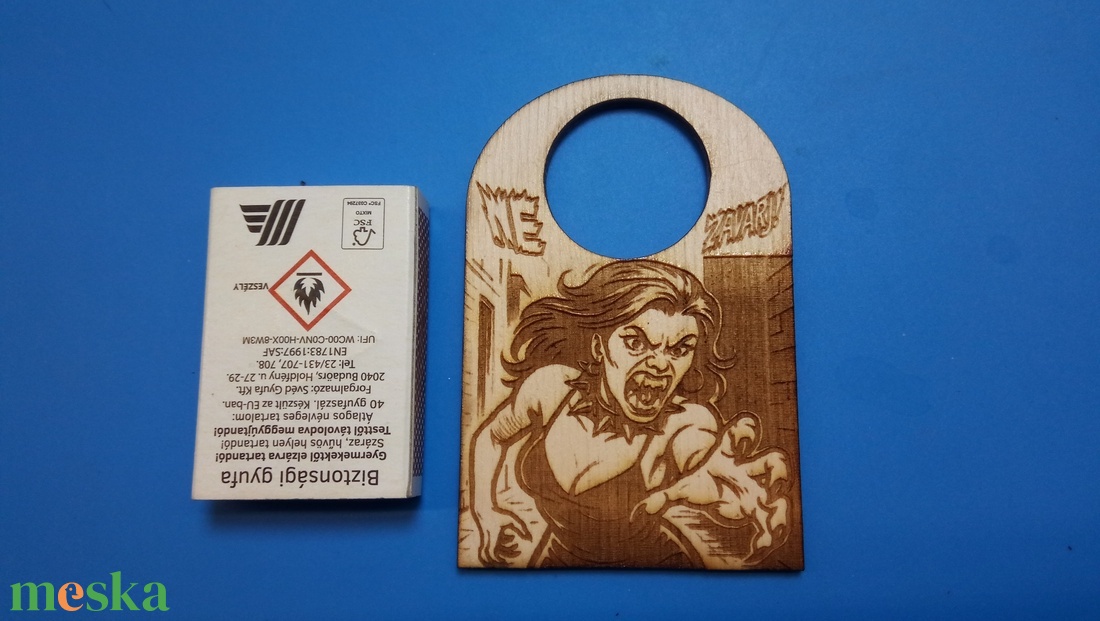 NE ZAVARJ! tábla. Vicces, humoros Netábla, amely zombi támadással fenyehet belépés esetén. Érdemes komolyan (meg)venni!  - esküvő - dekoráció - tábla & jelzés - Meska.hu