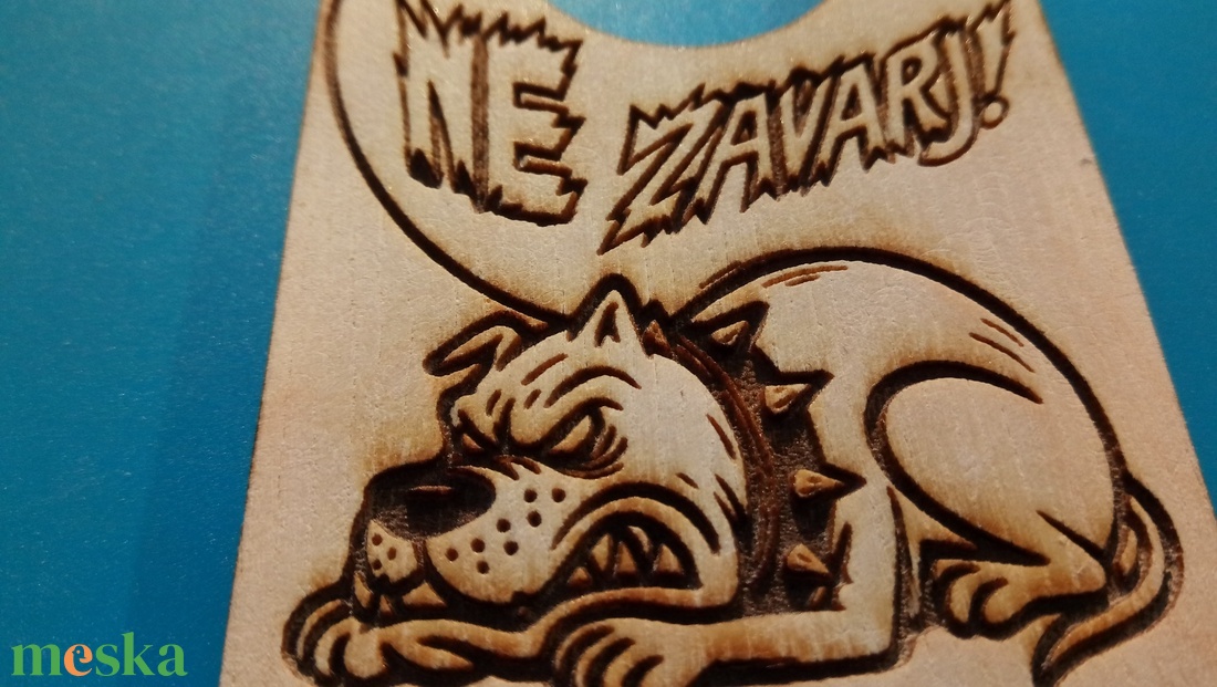 NE ZAVARJ! tábla. Vicces, humoros kutyával, elhallgatott fenyegetéssel. Kutyus rajongónak, Véreb tartónak, Eb imádónak. - esküvő - dekoráció - tábla & jelzés - Meska.hu