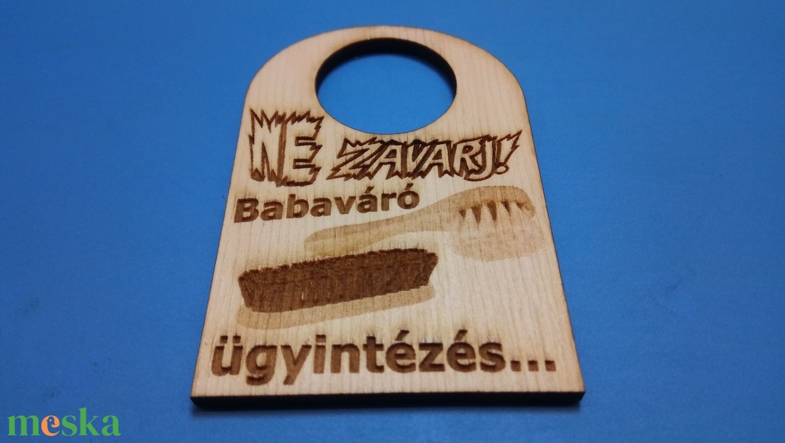 NE ZAVARJ! tábla, kefe mintával. Vicces, humoros szöveggel, sokat sejtető képekkel. - esküvő - dekoráció - tábla & jelzés - Meska.hu