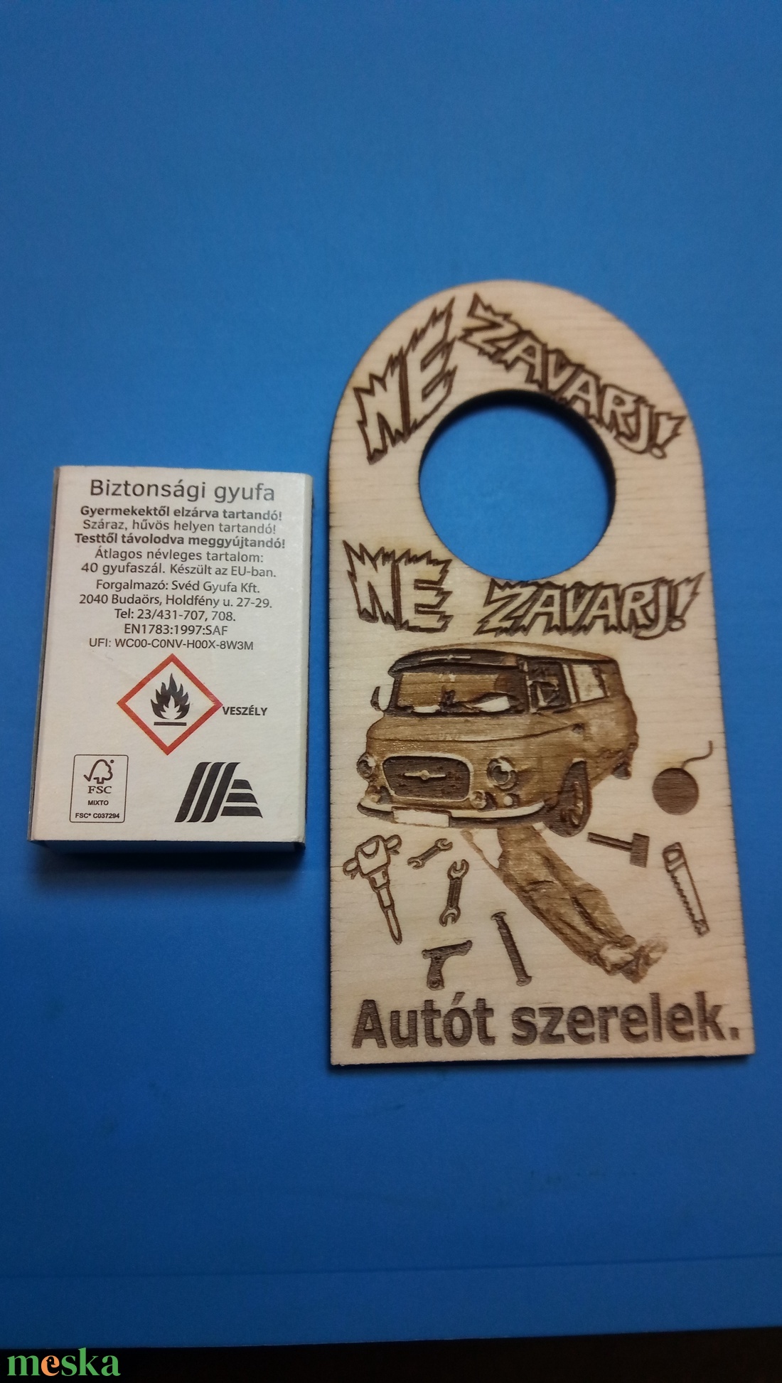 NE ZAVARJ! tábla. Barkas mintával, szerelővel. Oldtimer ajándék, barkasosnak, veteránosnak, fiúnak, férfinak, autósnak. - esküvő - dekoráció - tábla & jelzés - Meska.hu