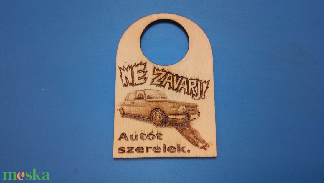 NE ZAVARJ! tábla. Wartburg 353 HH mintával. Vicces, humoros szöveggel, szerelési elfoglaltsággal. Veterán autós ajándék. - esküvő - dekoráció - tábla & jelzés - Meska.hu