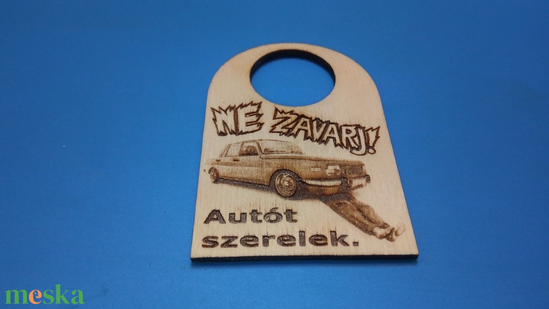 NE ZAVARJ! tábla. Wartburg 353 HH mintával. Vicces, humoros szöveggel, szerelési elfoglaltsággal. Veterán autós ajándék. - esküvő - dekoráció - tábla & jelzés - Meska.hu