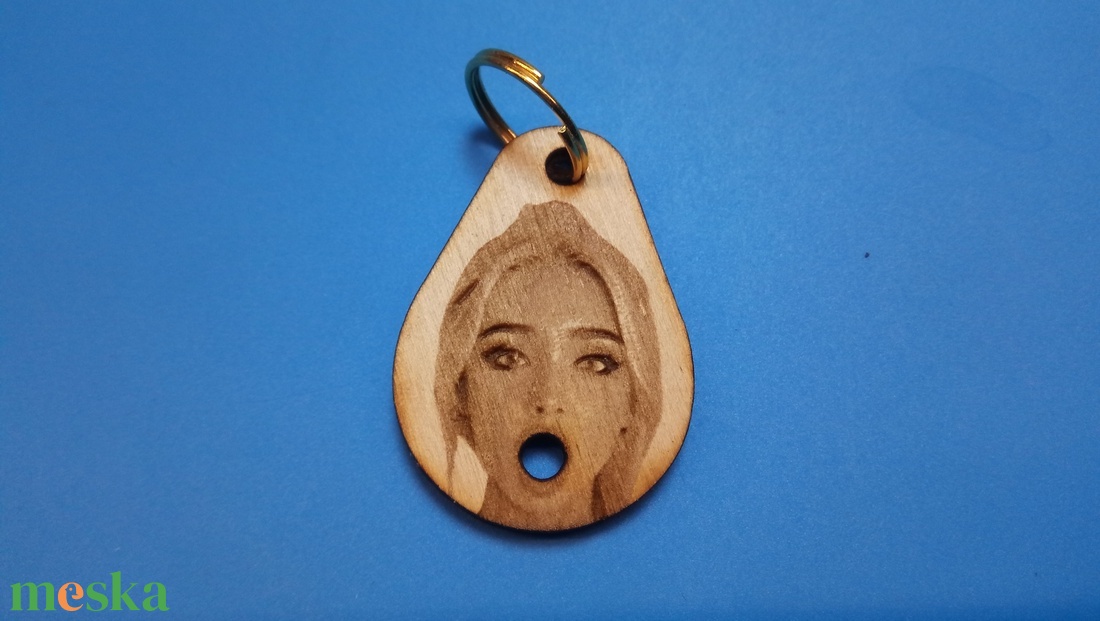 Pajzán kulcstartó. Tátika 2. Szép női arc, egy kis csavarral. Férfiaknak kiváló ajándék. Persze, célzás nélkül. ;-) - táska & tok - kulcstartó & táskadísz - kulcstartó - Meska.hu