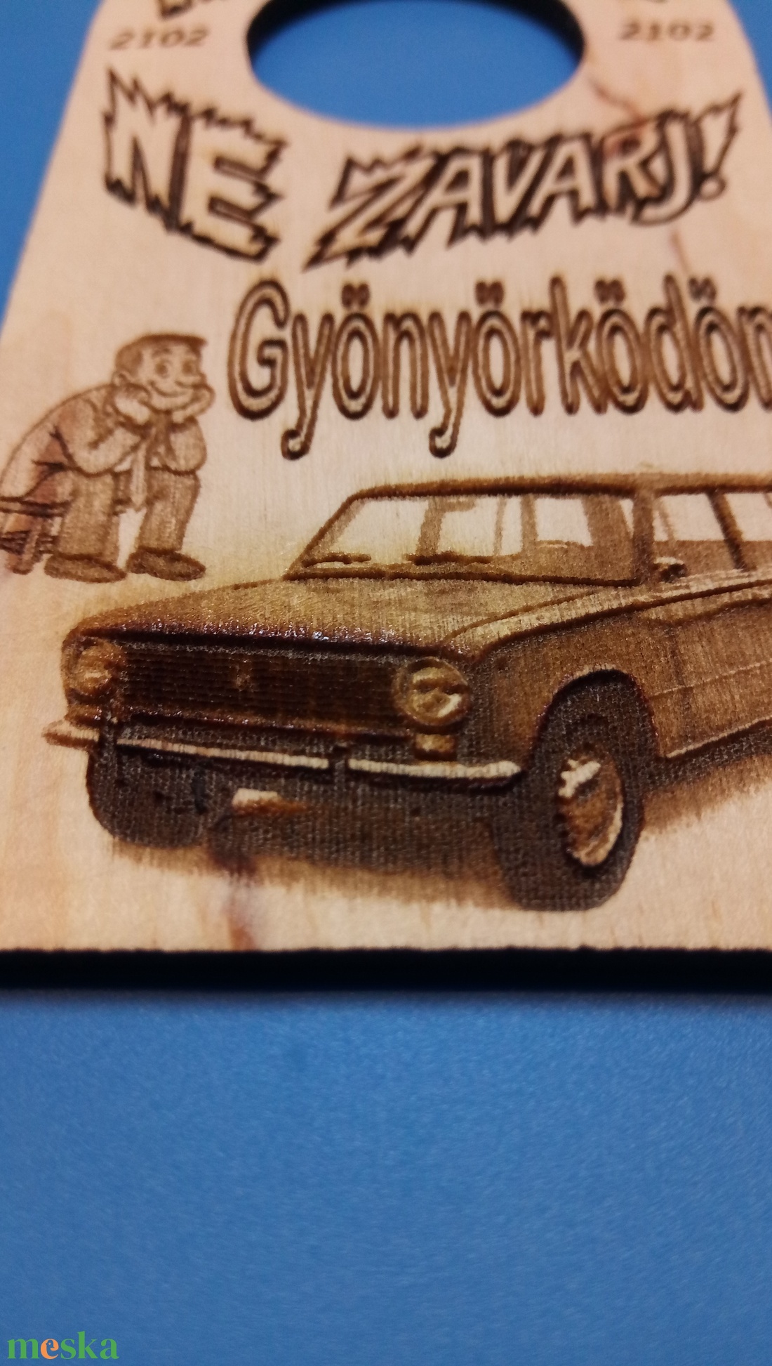 LADA 2102 mintás, NE ZAVARJ! tábla. Vicces, humoros ajándék Netábla, ladásnak, autósnak, veteránosnak, férfinak, fiúnak. - esküvő - dekoráció - tábla & jelzés - Meska.hu