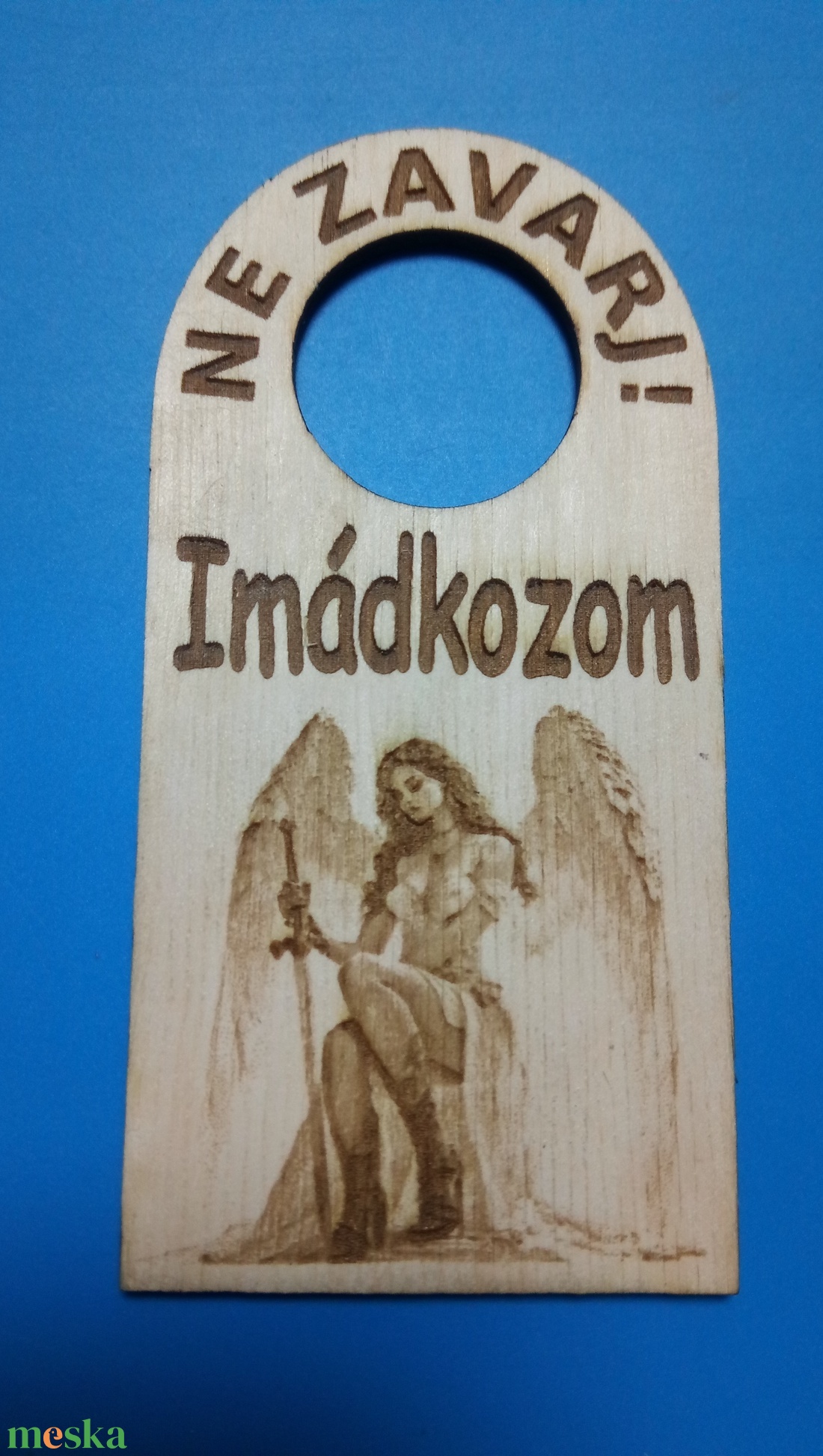 NE ZAVARJ! Imádkozom. tábla. Vicces, humoros Netábla, hívőknek, vallásos érzeműeknek, papoknak, felekezeti tagoknak. - esküvő - dekoráció - tábla & jelzés - Meska.hu