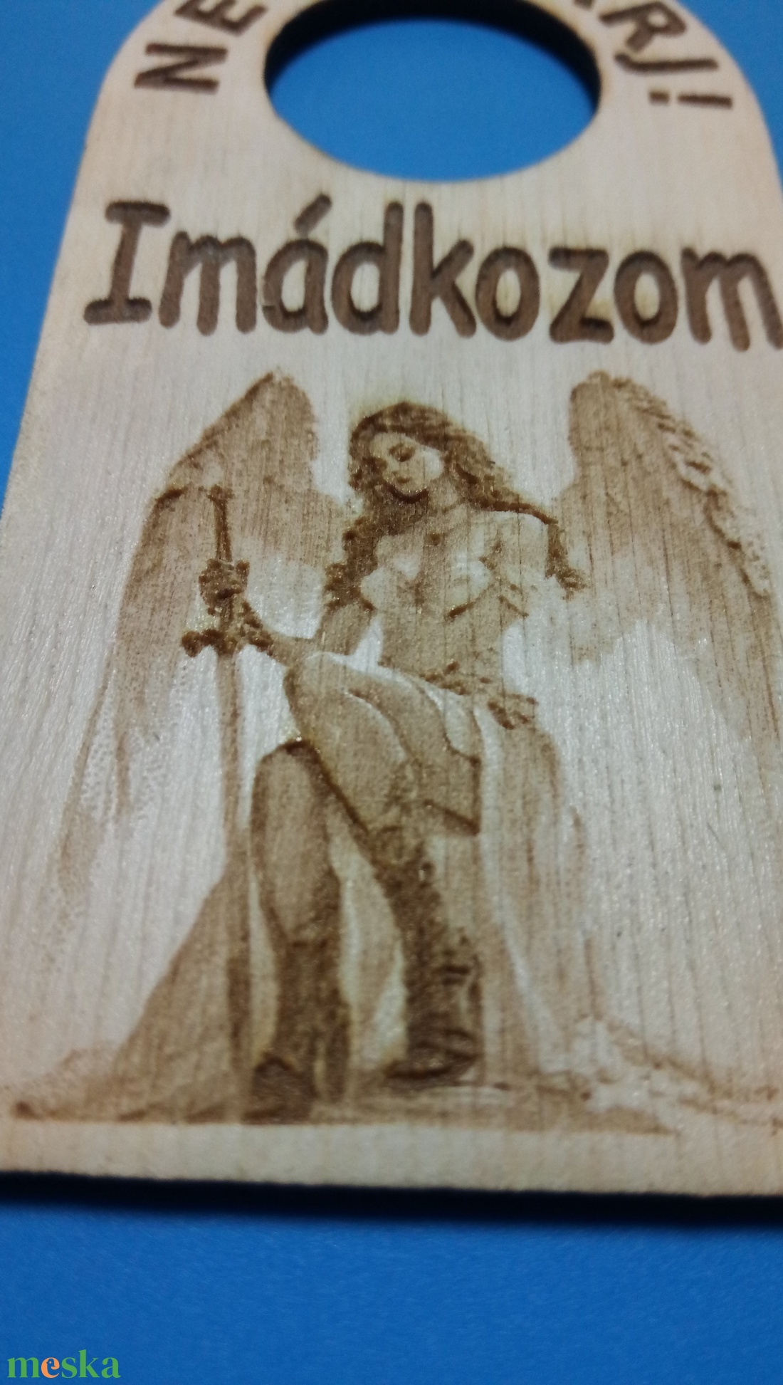 NE ZAVARJ! Imádkozom. tábla. Vicces, humoros Netábla, hívőknek, vallásos érzeműeknek, papoknak, felekezeti tagoknak. - esküvő - dekoráció - tábla & jelzés - Meska.hu