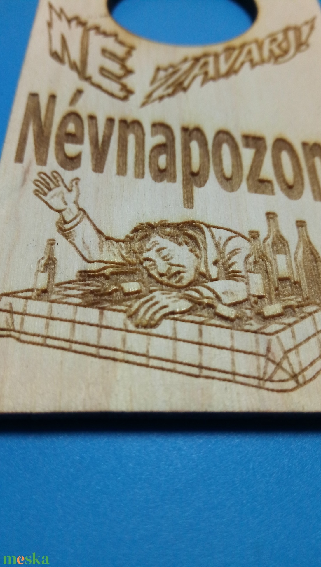 NE ZAVARJ! Névnapozom!. Vicces Netábla ajándékba vagy magadnak. Főleg, ha tudod, szükséged lesz rá! Jó itvágyat kívánok! - esküvő - dekoráció - tábla & jelzés - Meska.hu