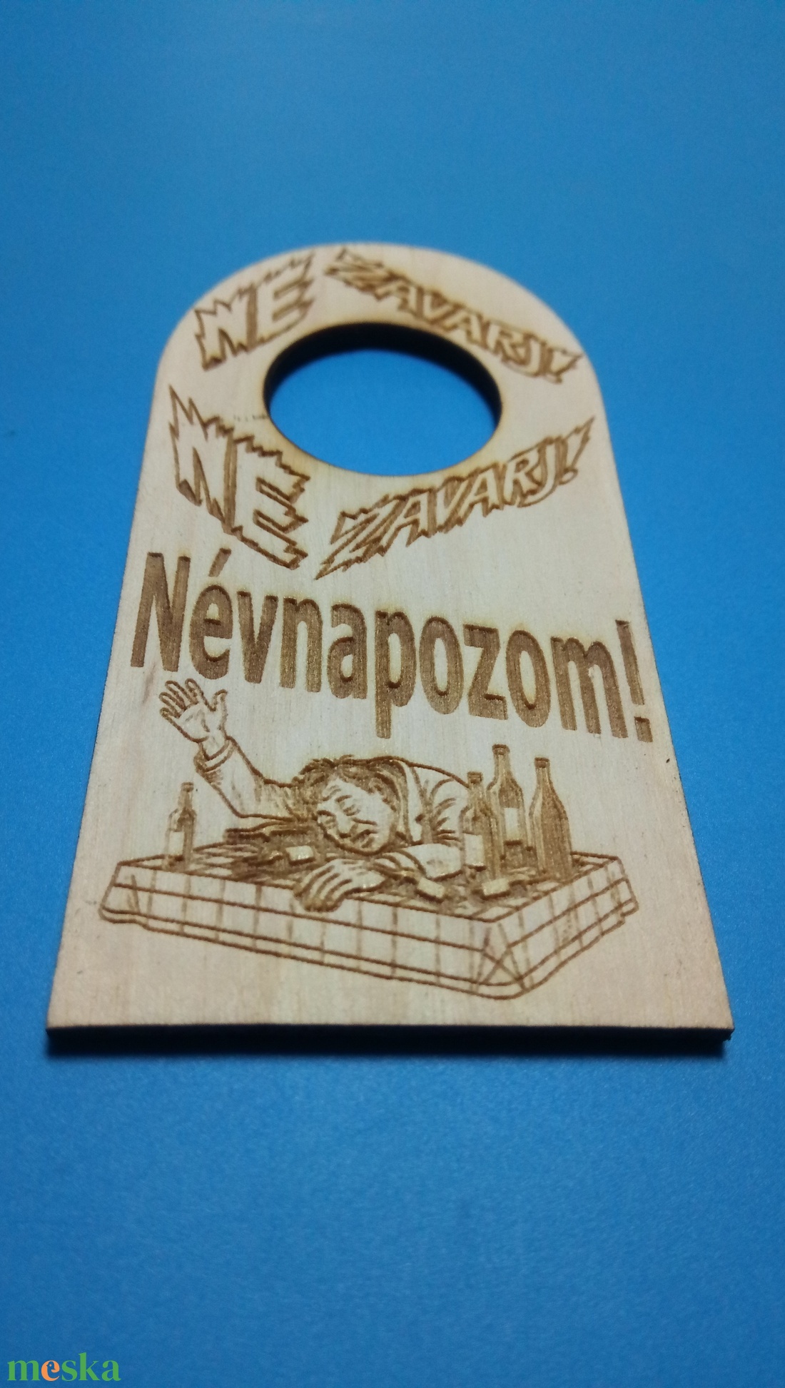 NE ZAVARJ! Névnapozom!. Vicces Netábla ajándékba vagy magadnak. Főleg, ha tudod, szükséged lesz rá! Jó itvágyat kívánok! - esküvő - dekoráció - tábla & jelzés - Meska.hu