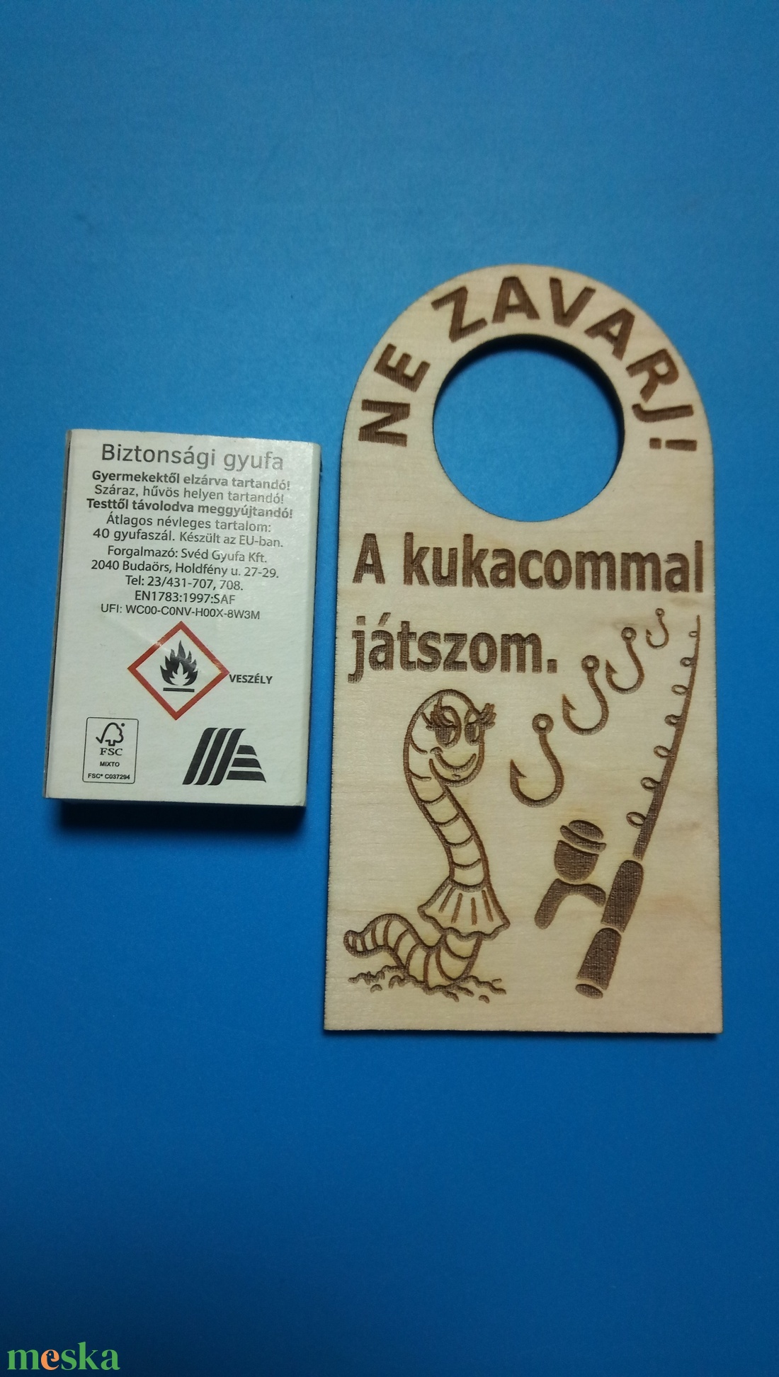 NE ZAVARJ! Netábla Vicces kukaccal, mely a kukaccal játszadozást védi. Horgásznak, pecásnak, fiúnak, férfinak ajándékba. - esküvő - dekoráció - tábla & jelzés - Meska.hu