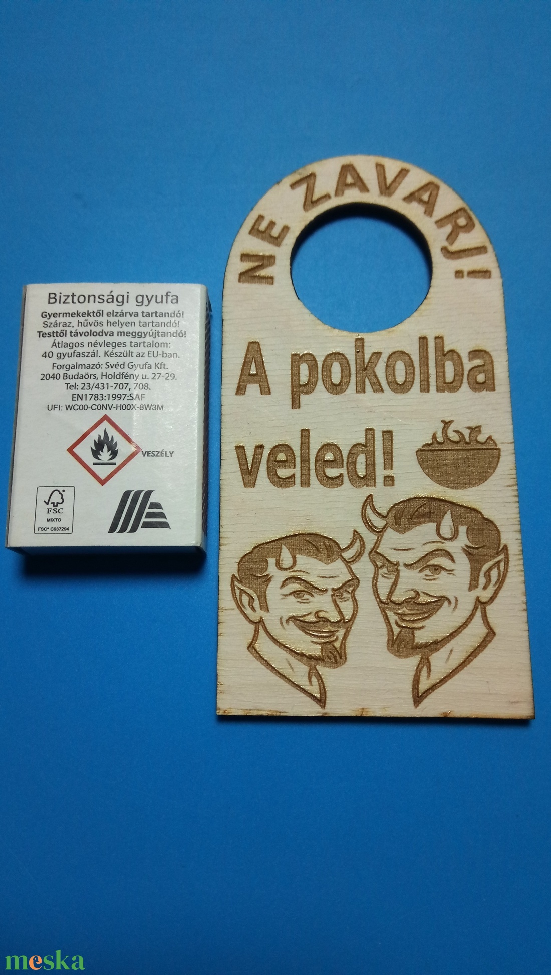 NE ZAVARJ! Pokolba veled! feliratú Netábla. Vicces ördöggel, pokoli humorral, kénköves gravírozással, vidám ajándéknak. - esküvő - dekoráció - tábla & jelzés - Meska.hu