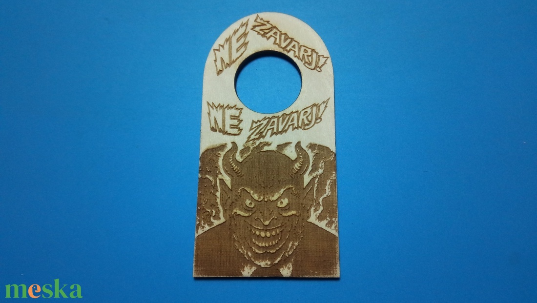 NE ZAVARJ! ördögi Netábla. Pokoli képpel, egyértelmű üzenettel, kénköves menykő gravírozással. Mennyei ajándék ráérzőnek - esküvő - dekoráció - tábla & jelzés - Meska.hu