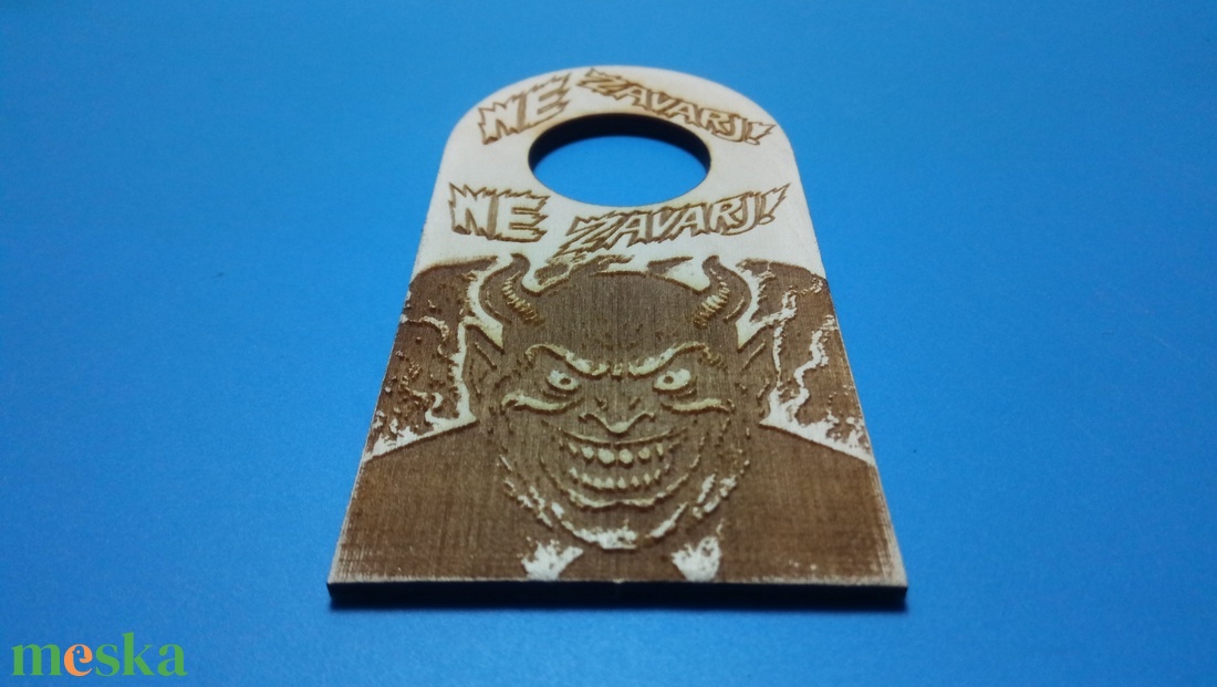 NE ZAVARJ! ördögi Netábla. Pokoli képpel, egyértelmű üzenettel, kénköves menykő gravírozással. Mennyei ajándék ráérzőnek - esküvő - dekoráció - tábla & jelzés - Meska.hu