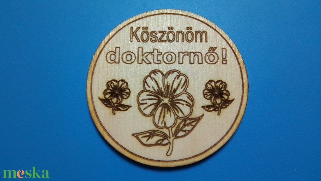 Köszönöm doktornő! Ajándék hűtőmágnes. Köszönet nyilvánítás a kedves dokinak a segítségért. - otthon & életmód - konyhafelszerelés, tálalás - konyhai dekoráció - hűtőmágnes - Meska.hu