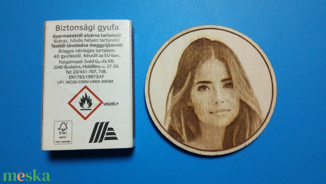 Egyedi Portré gravírozás saját fénykép alapján, hűtőmágnes-re. Szívből jövő ajándék gyermekednek, rokonnak, ismerősnek.1 - otthon & életmód - konyhafelszerelés, tálalás - konyhai dekoráció - hűtőmágnes - Meska.hu