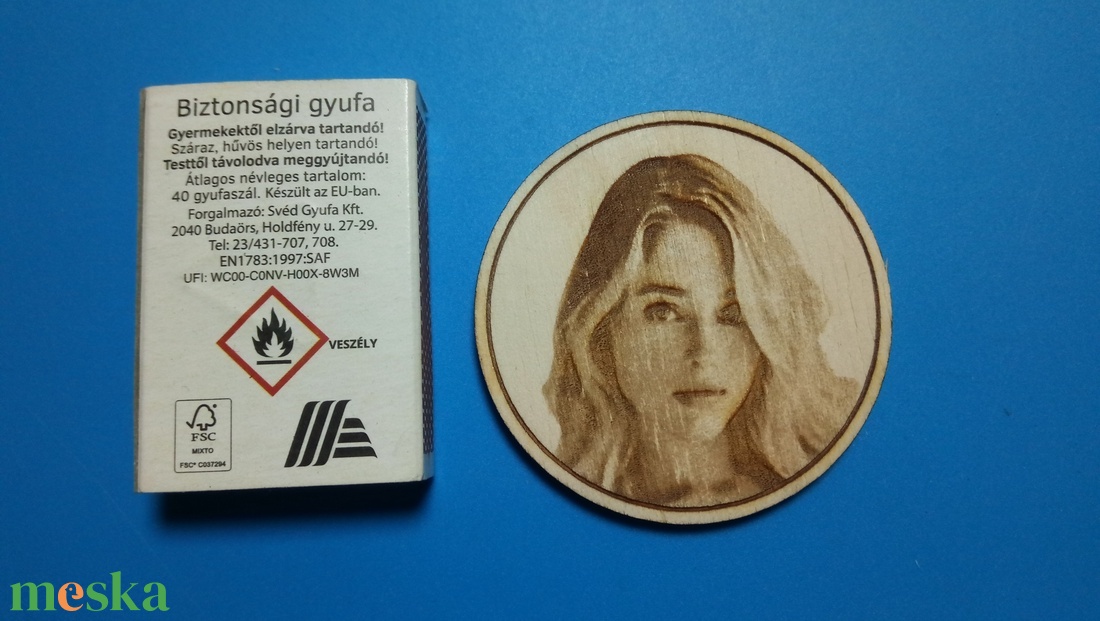 Egyedi Portré gravírozás saját fénykép alapján, hűtőmágnes-re. Szívből jövő ajándék gyermekednek, rokonnak, ismerősnek.2 - otthon & életmód - konyhafelszerelés, tálalás - konyhai dekoráció - hűtőmágnes - Meska.hu