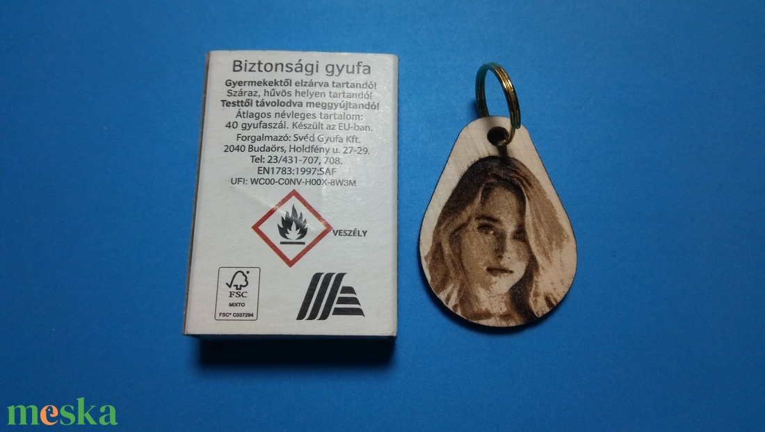 Valentin-napi ajándék. Portré kulcstartó, szerelmed képével egyedileg elkészítve. (A minta női arc is megvásárolható.) 3 - táska & tok - kulcstartó & táskadísz - kulcstartó - Meska.hu