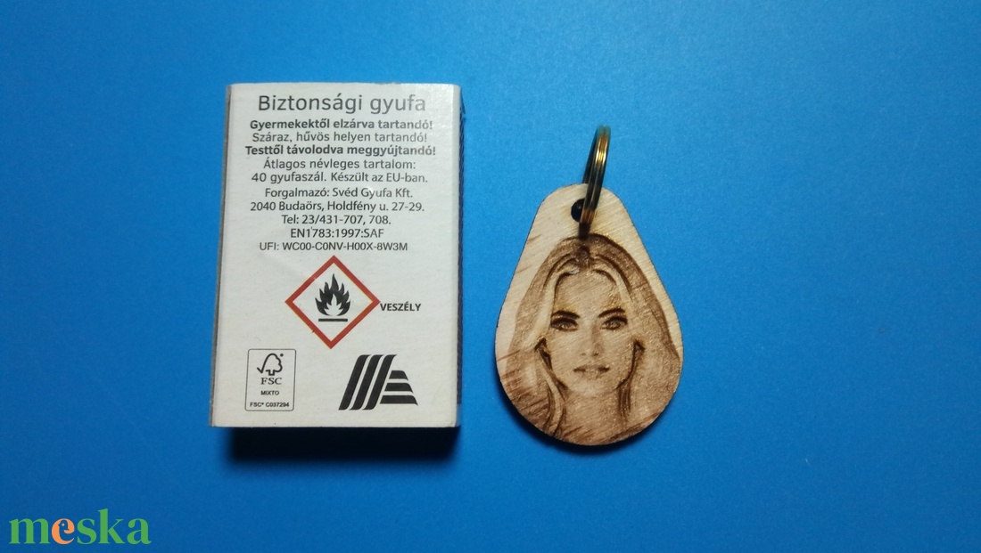 Valentin-napi ajándék. Portré kulcstartó, szerelmed képével egyedileg elkészítve. (A minta női arc is megvásárolható.) 4 - táska & tok - kulcstartó & táskadísz - kulcstartó - Meska.hu