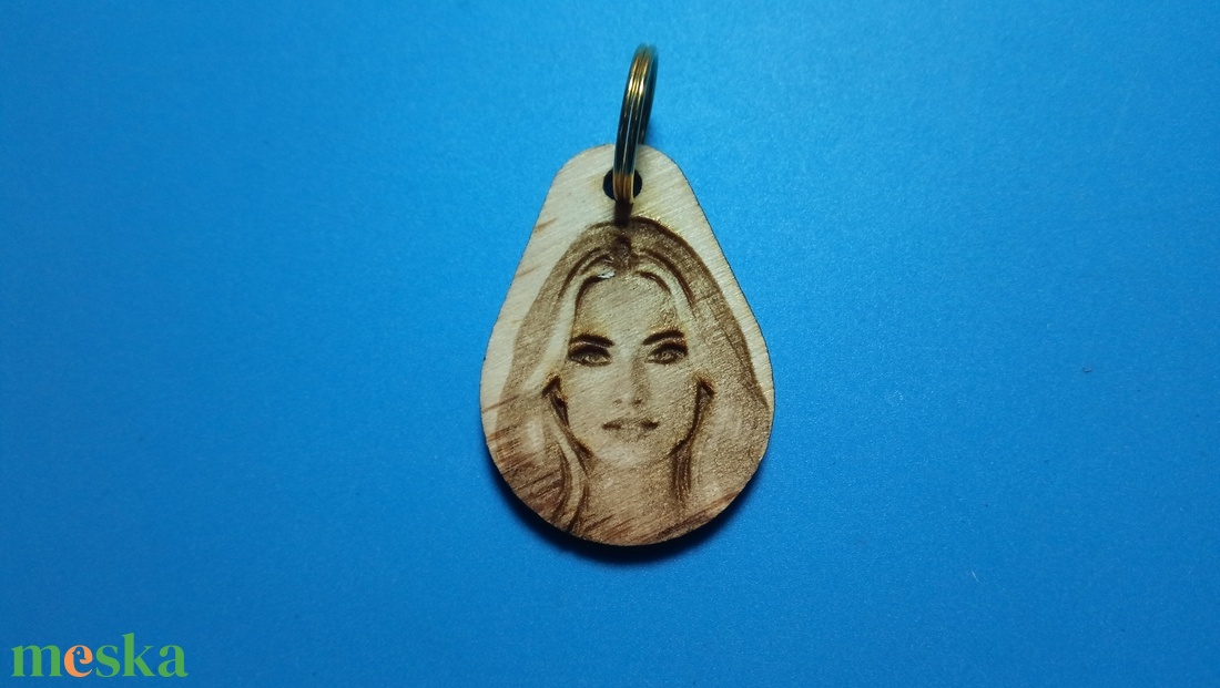 Valentin-napi ajándék. Portré kulcstartó, szerelmed képével egyedileg elkészítve. (A minta női arc is megvásárolható.) 4 - táska & tok - kulcstartó & táskadísz - kulcstartó - Meska.hu