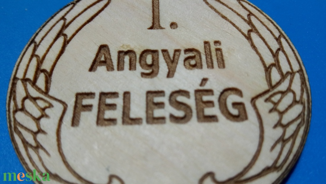 Humoros medál, feleségek dícséretével. Egyedi ajándék feleségednek, jegyesednek. Angyali feleség  - ékszer - nyaklánc - medálos nyaklánc - Meska.hu