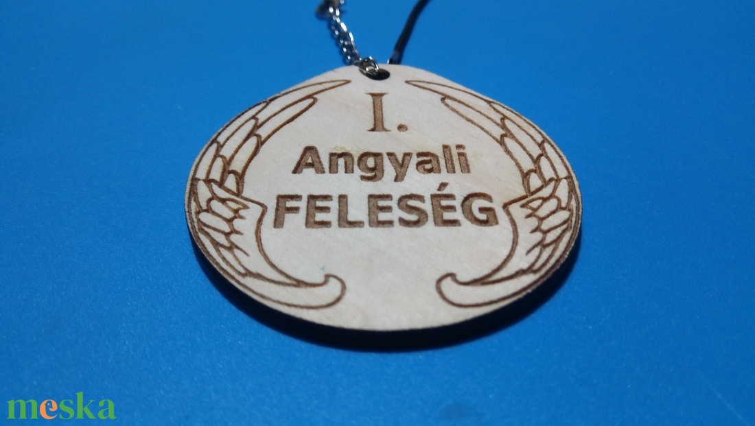 Humoros medál, feleségek dícséretével. Egyedi ajándék feleségednek, jegyesednek. Angyali feleség  - ékszer - nyaklánc - medálos nyaklánc - Meska.hu