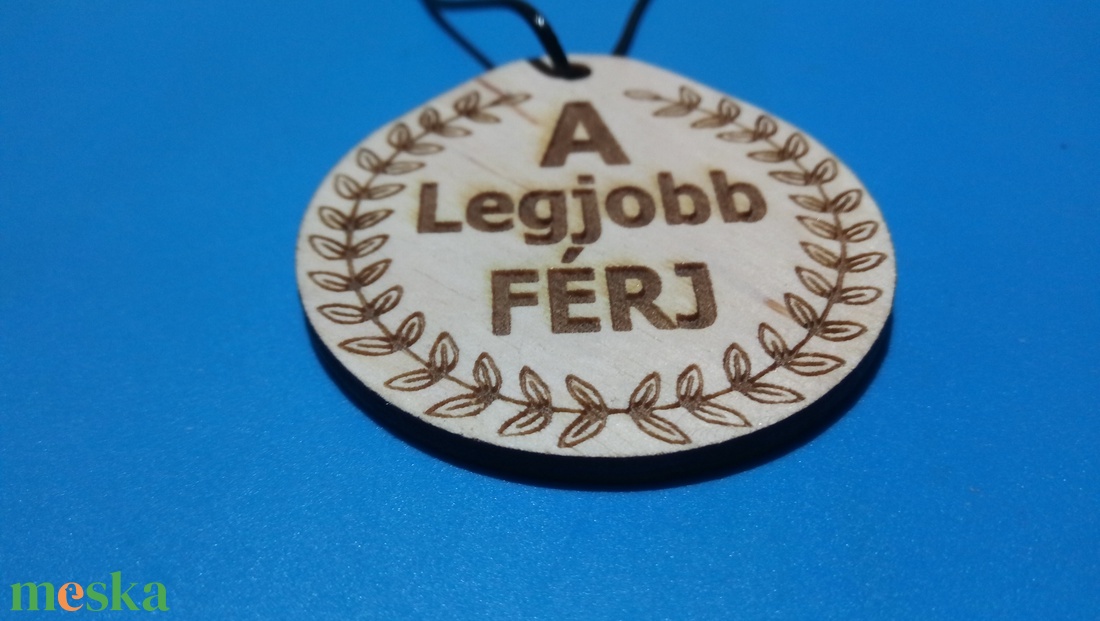 Humoros medál, férjek dícséretével. Egyedi ajándék férjednek, jegyesednek.  A legjobb férj  fából aranyérem. - ékszer - nyaklánc - medálos nyaklánc - Meska.hu
