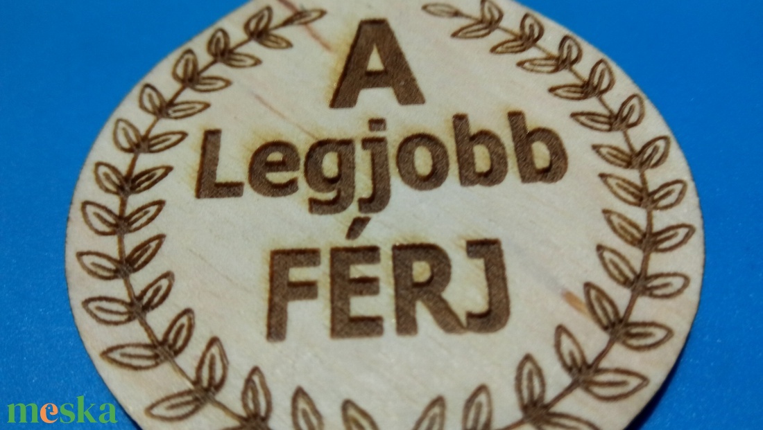 Humoros medál, férjek dícséretével. Egyedi ajándék férjednek, jegyesednek.  A legjobb férj  fából aranyérem. - ékszer - nyaklánc - medálos nyaklánc - Meska.hu