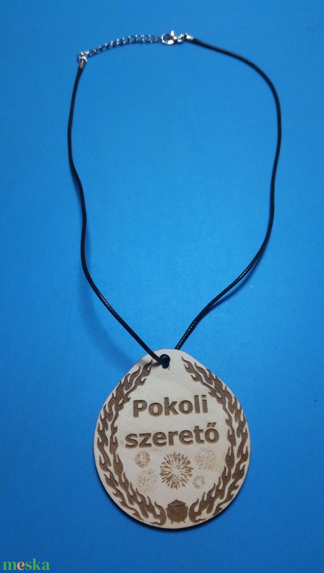 Humoros Valentin-napi medál, párod dícséretével. Egyedi ajándék szerelmednek, párodnak, szeretődnek.  Pokoli szerető - ékszer - nyaklánc - medálos nyaklánc - Meska.hu