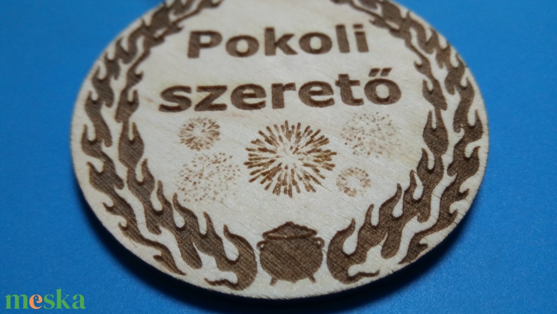 Humoros Valentin-napi medál, párod dícséretével. Egyedi ajándék szerelmednek, párodnak, szeretődnek.  Pokoli szerető - ékszer - nyaklánc - medálos nyaklánc - Meska.hu