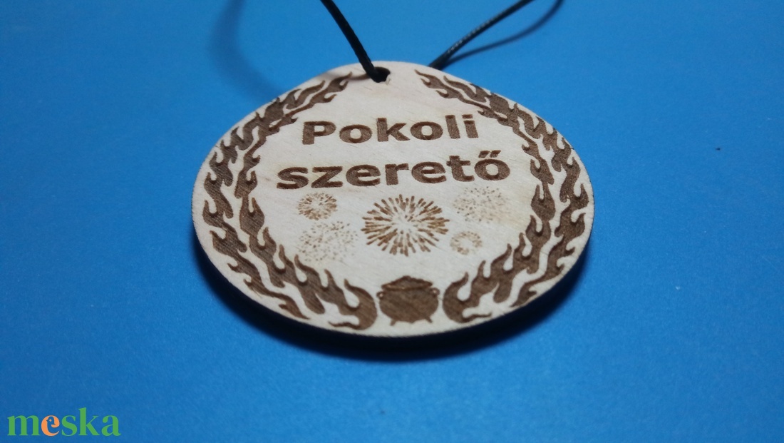 Humoros Valentin-napi medál, párod dícséretével. Egyedi ajándék szerelmednek, párodnak, szeretődnek.  Pokoli szerető - ékszer - nyaklánc - medálos nyaklánc - Meska.hu