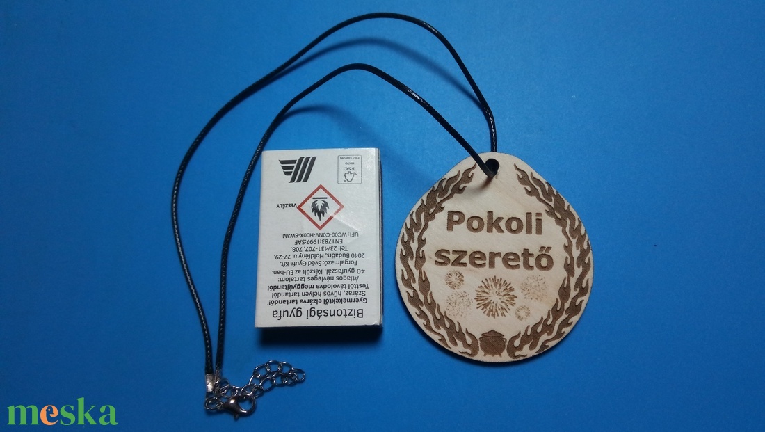 Humoros Valentin-napi medál, párod dícséretével. Egyedi ajándék szerelmednek, párodnak, szeretődnek.  Pokoli szerető - ékszer - nyaklánc - medálos nyaklánc - Meska.hu