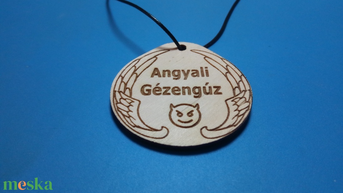 Humoros medál, gyerek dícséretével. Egyedi ajándék gyermeknek, keresztfiúnak, szomszédnak. Angyali Gézengúz - ékszer - nyaklánc - medálos nyaklánc - Meska.hu