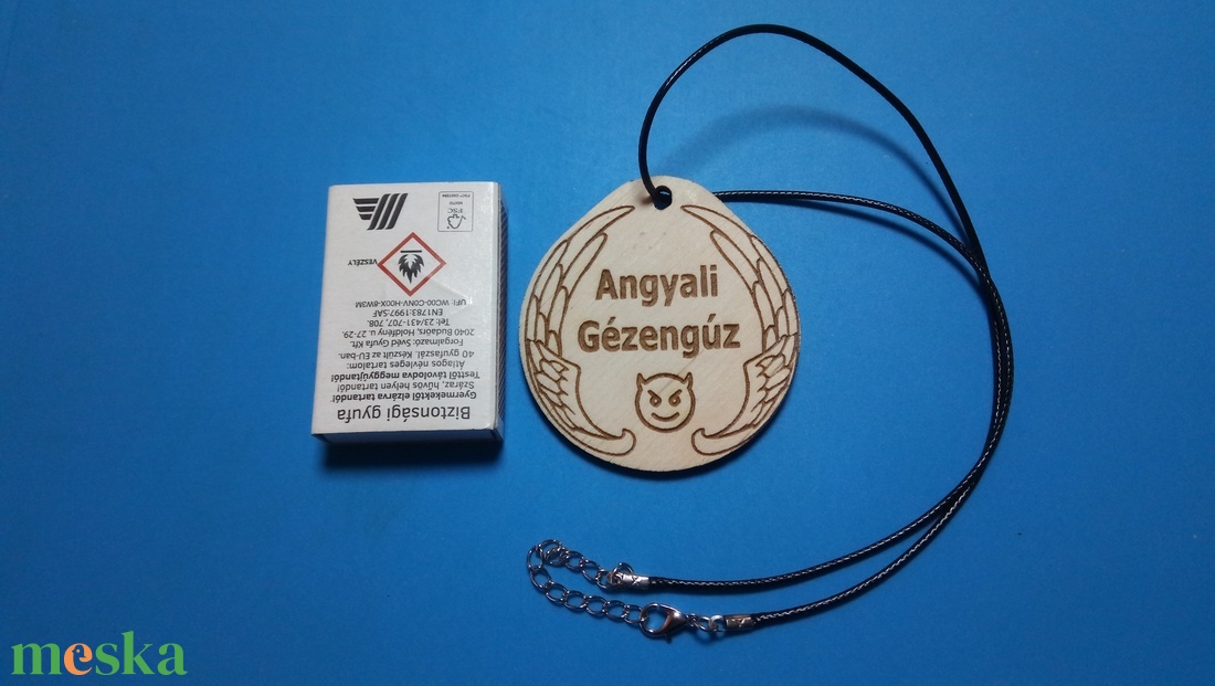 Humoros medál, gyerek dícséretével. Egyedi ajándék gyermeknek, keresztfiúnak, szomszédnak. Angyali Gézengúz - ékszer - nyaklánc - medálos nyaklánc - Meska.hu