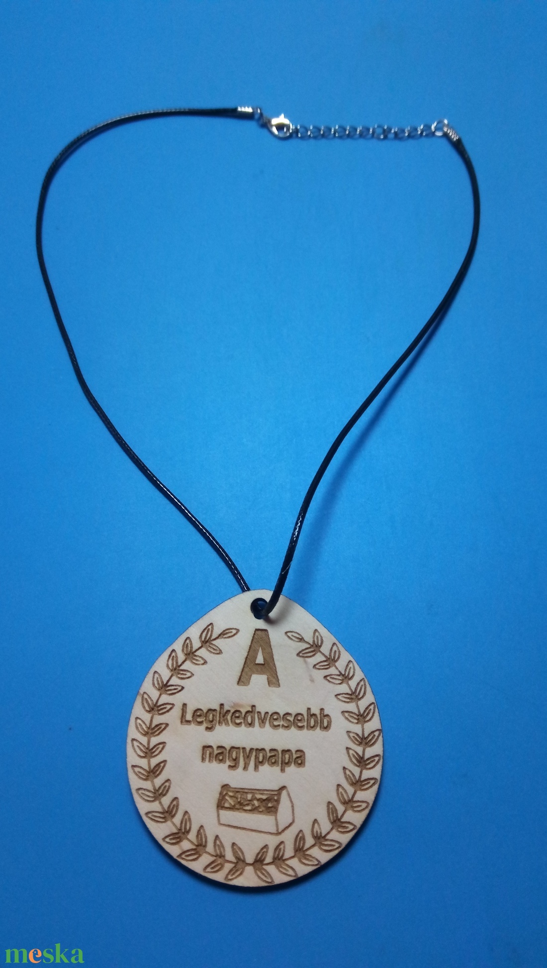 Humoros medál, nagypapa dícséretével. Egyedi nagyszülőköszöntő ajándék nagyapának.  A legkedvesebb nagypapa - ékszer - nyaklánc - medálos nyaklánc - Meska.hu