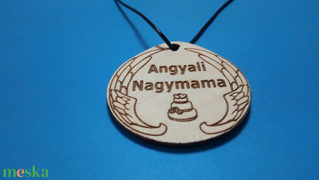 Humoros medál, nagymamák dícséretével. Egyedi, szívből jövő ajándék nagymamának, mamának, nagyinak.  Angyali nagymama  - ékszer - nyaklánc - medálos nyaklánc - Meska.hu