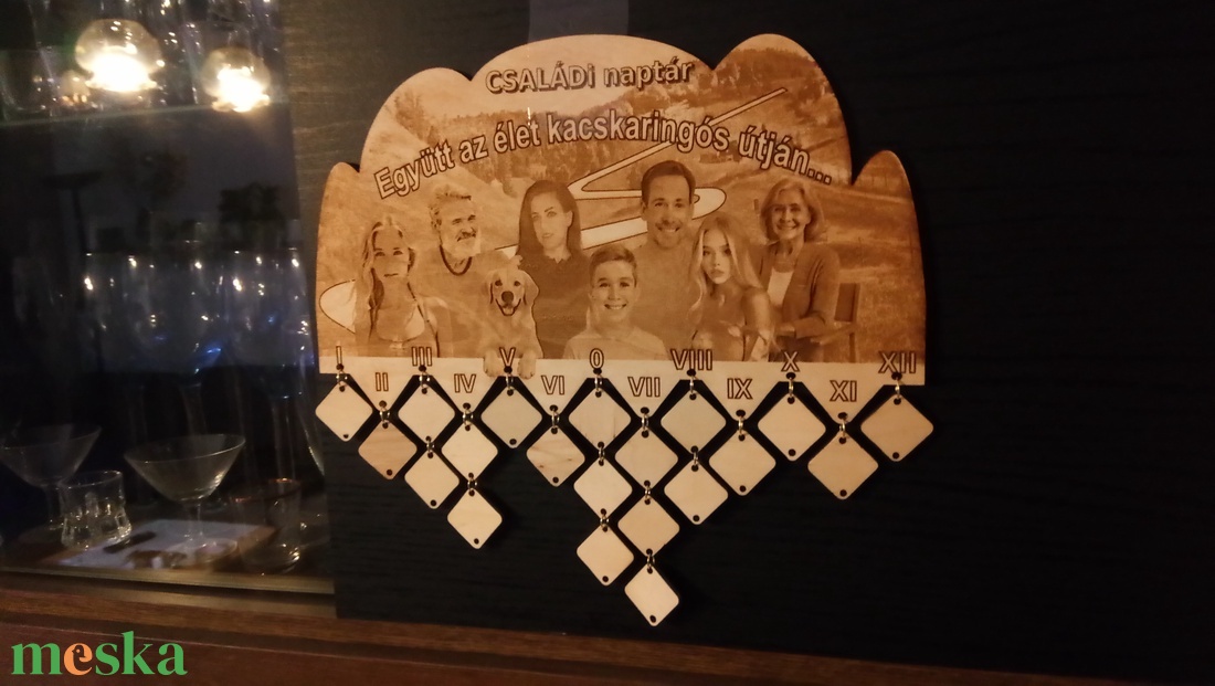 Családi öröknaptár, új funkciókkal. Fedezd fel! Fénykép verzio. Ajándék évfordulóra, ünnepre szülőknek, családtagoknak. - otthon & életmód - dekoráció - fali és függő dekoráció - falinaptár & öröknaptár - Meska.hu