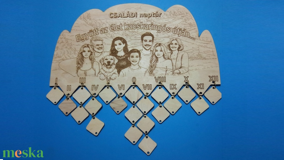 Családi öröknaptár, új funkciókkal. Fedezd fel! Rajzos változat. Ajándék évfordulóra, ünnepre szülőknek, családtagoknak. - otthon & életmód - dekoráció - fali és függő dekoráció - falinaptár & öröknaptár - Meska.hu