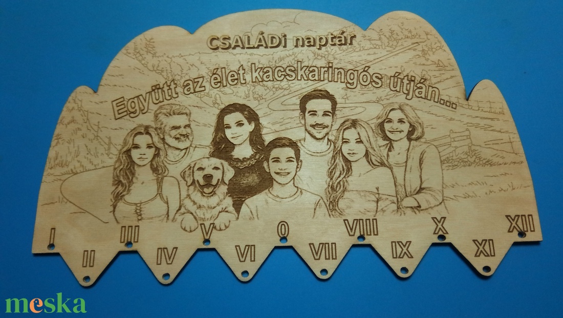 Családi öröknaptár, új funkciókkal. Fedezd fel! Rajzos változat. Ajándék évfordulóra, ünnepre szülőknek, családtagoknak. - otthon & életmód - dekoráció - fali és függő dekoráció - falinaptár & öröknaptár - Meska.hu