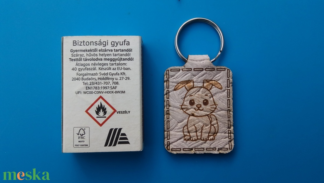Húsvéti nyuszis kulcstartó. Műbőr alap, cuki, gravírozott nyuszi minta gyereknek. - táska & tok - kulcstartó & táskadísz - kulcstartó - Meska.hu