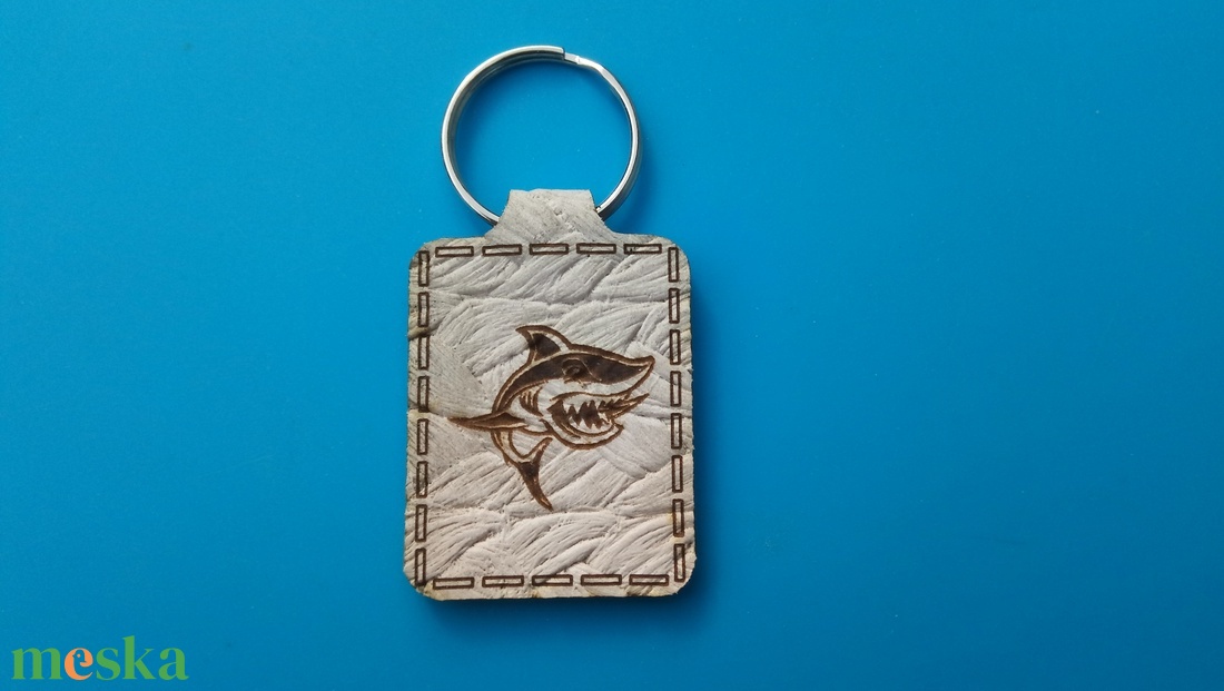 Cápa kulcstartó műbőr alappal. Félelmetes kulcsőrző a zsebdben. - táska & tok - kulcstartó & táskadísz - kulcstartó - Meska.hu