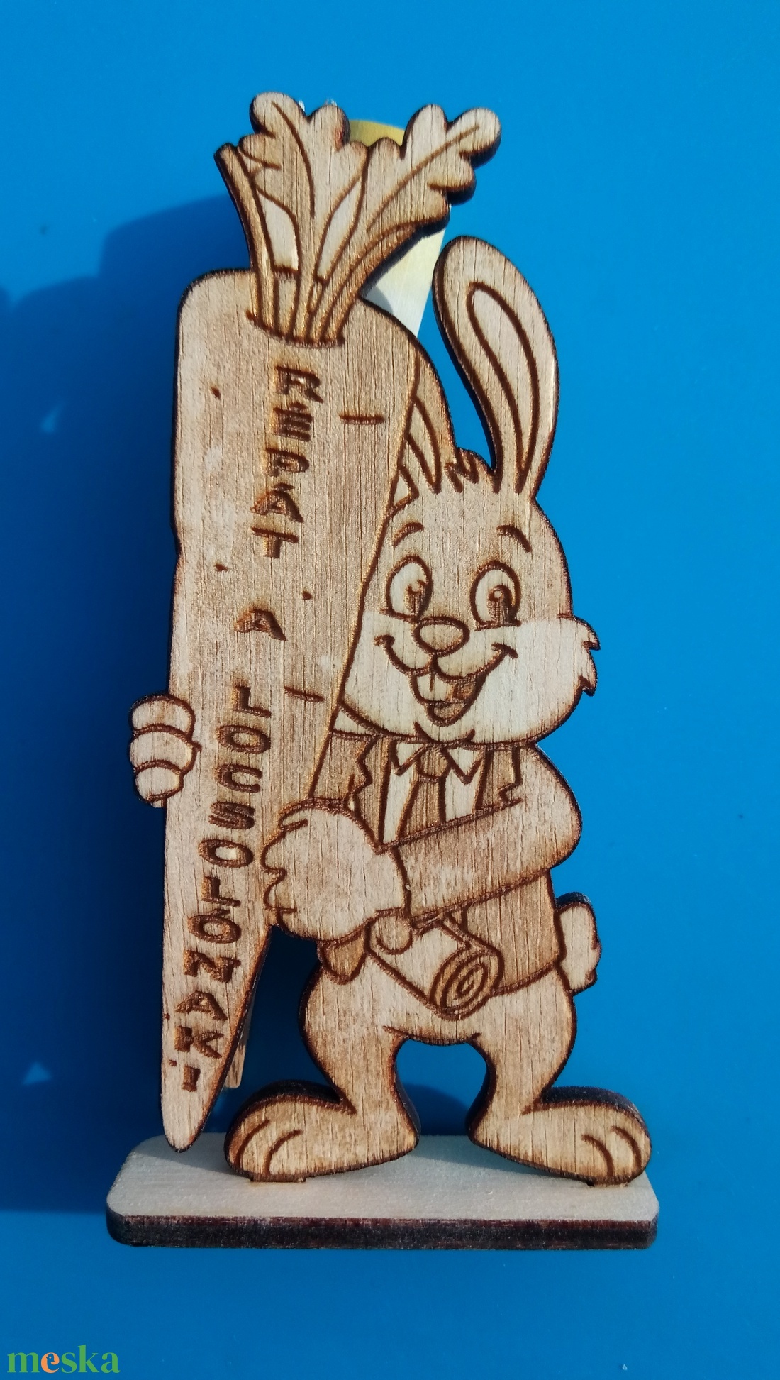 Húsvéti pénzátadó nyuszi. Gravírozott nyúl, locsólónak, fiúnak, rokonnak. Egyedi felirat lehetséges. - ünnepi díszek, dekorációk - húsvéti díszek és dekorációk - húsvéti pénzátadó - Meska.hu