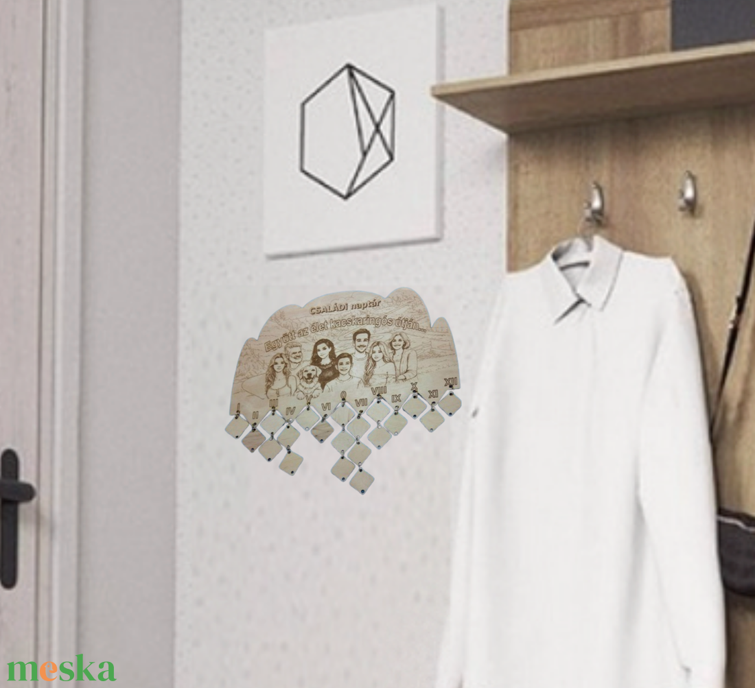 Családi öröknaptár, új funkciókkal. Fedezd fel! Rajzos változat. Ajándék évfordulóra, ünnepre szülőknek, családtagoknak. - otthon & életmód - dekoráció - fali és függő dekoráció - falinaptár & öröknaptár - Meska.hu