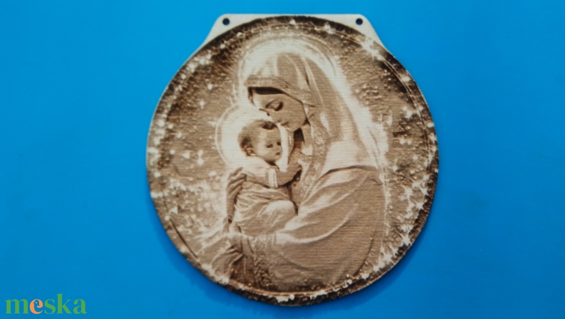 Mária gyermekkel. Húsvéti ajándék idősebbeknek, vallásos érzelműeknek. Gravírozott fa falikép. - otthon & életmód - dekoráció - kép & falikép - fából készült kép - Meska.hu